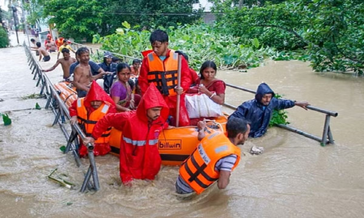 Bad situation due to floods and landslides in Tripura army saves 330 lives