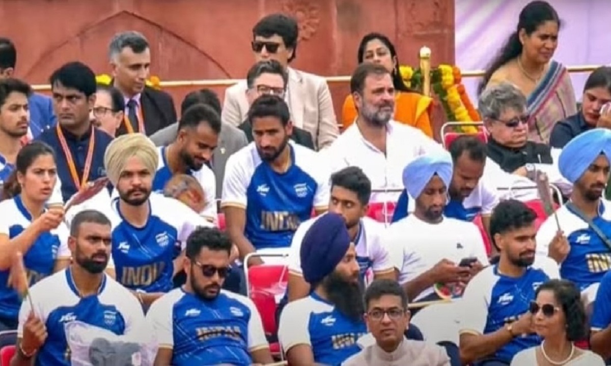 Congress outraged as LoP Rahul Gandhi seated in back row in independence day event