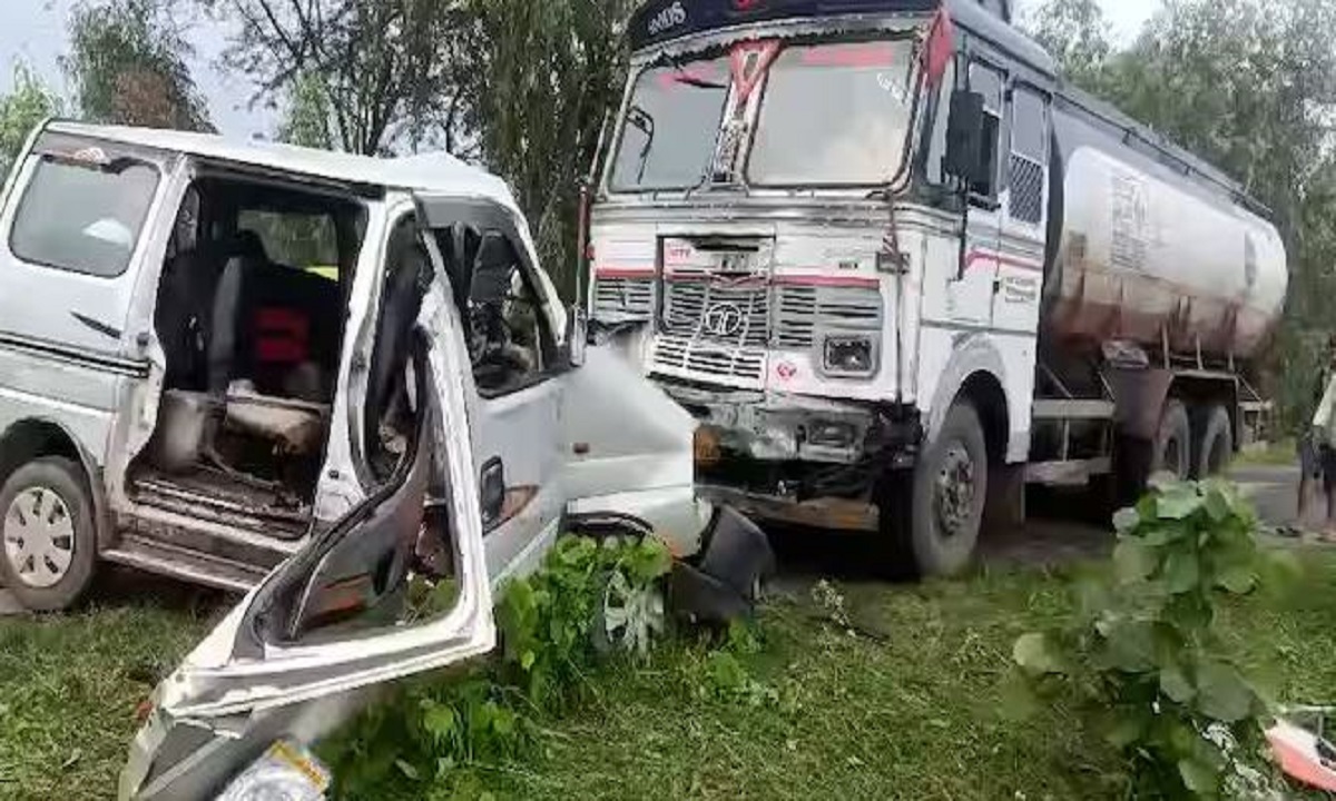 Eco car and tanker akashmat in Panchmahal four died