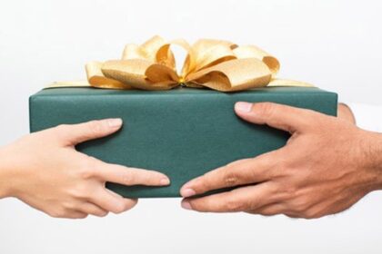 Give financial gift to your sister on Rakshabandhan