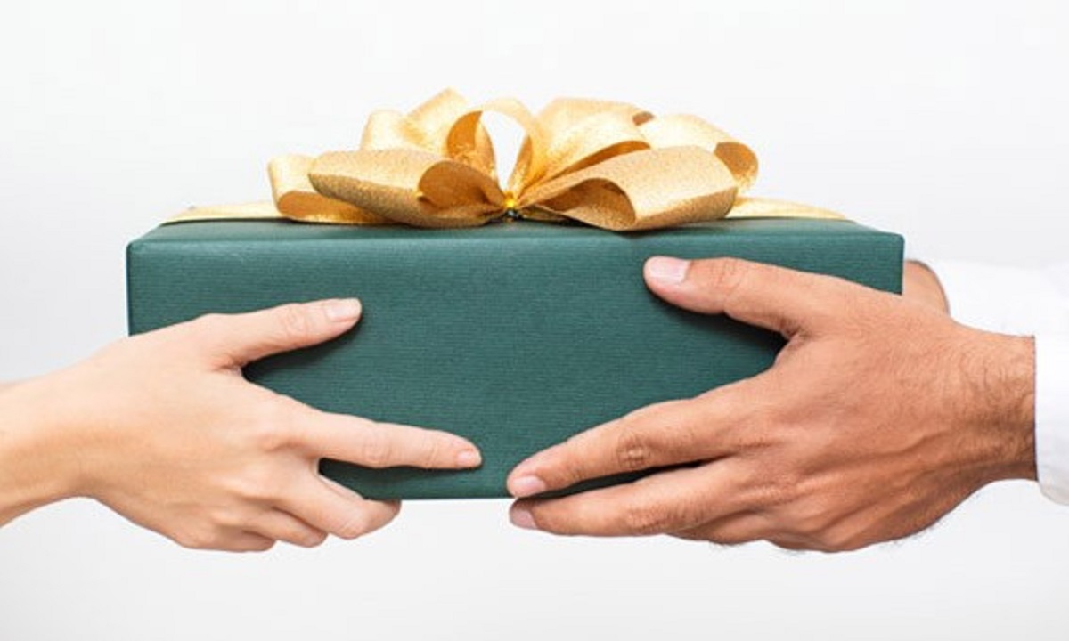 Give financial gift to your sister on Rakshabandhan