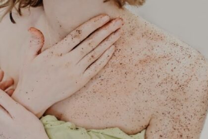 cleanse your skin without soap make this body scrub at home