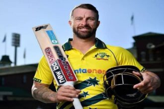 Australias star wicketkeeper Matthew Wade has retired from international cricket