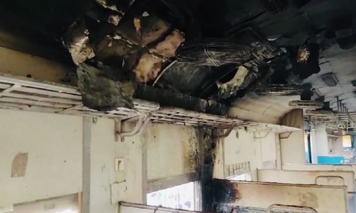 Explosion in train from Rohtak to Delhi four people seriously burnt due to fire admitted to hospital