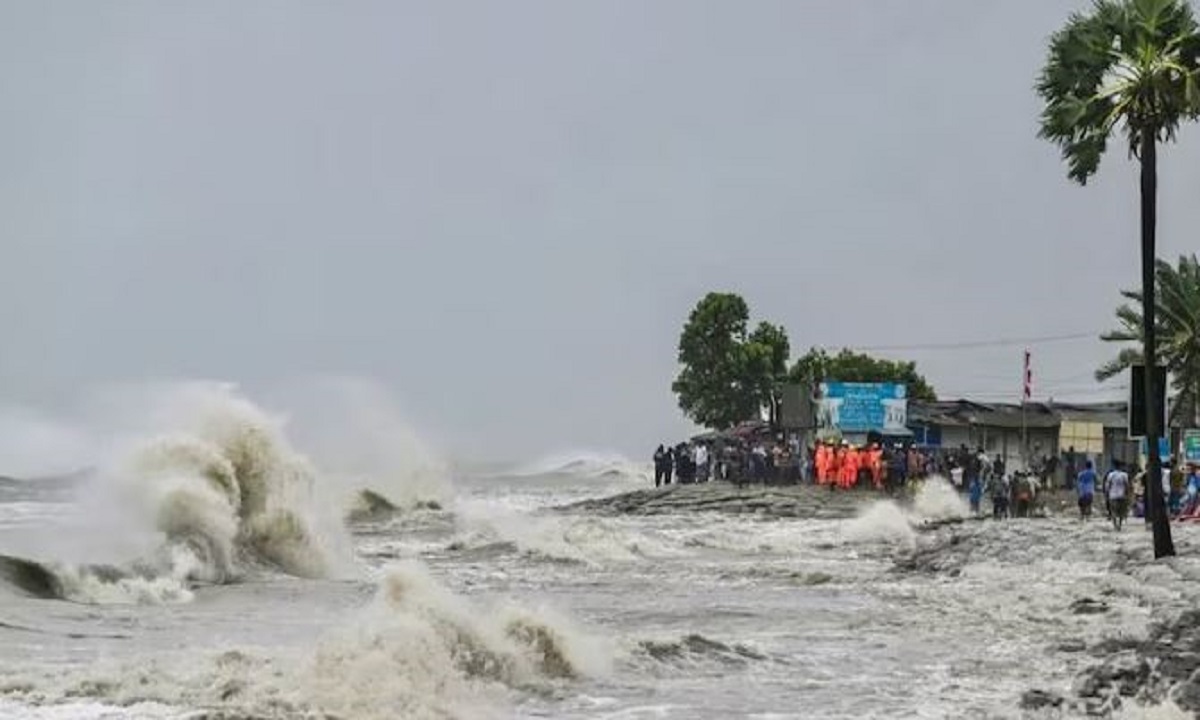 IMD makes big prediction for cyclone Dana issues red alert in these states