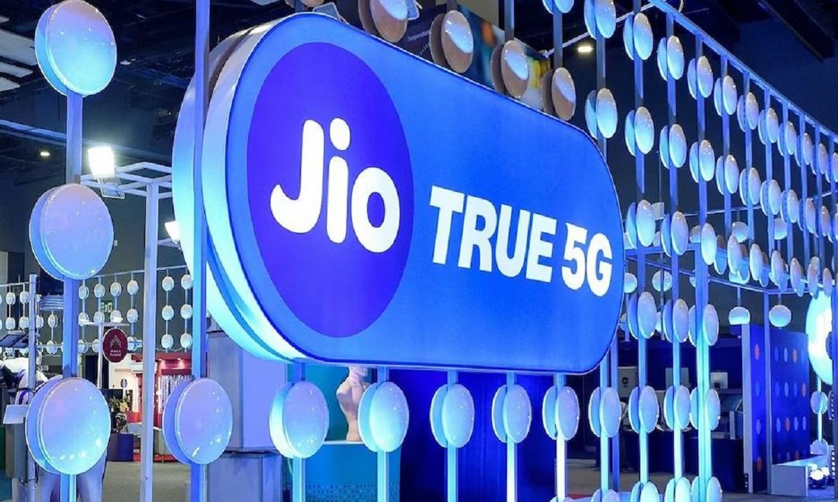 One year plan of Jio in which customers are getting many benefits