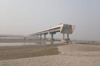 A terrible accident Bareilly UP three people including two brothers died Google Maps showed the path of an incomplete bridge