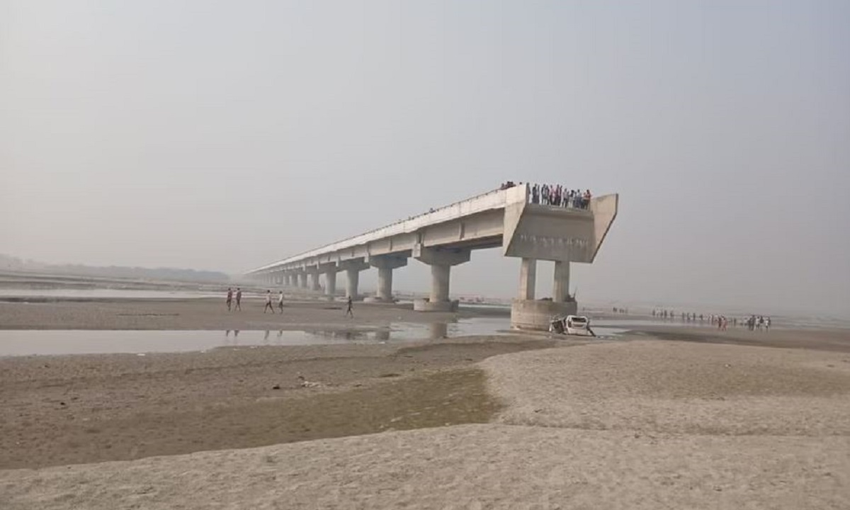 A terrible accident Bareilly UP three people including two brothers died Google Maps showed the path of an incomplete bridge