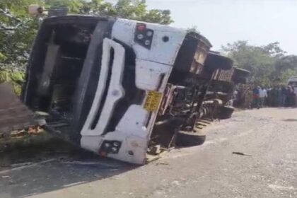 Nine people killed in horrific bus accident in Maharashtra while trying to rescue biker