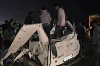 Three killed in horrific accident between car and truck on Ahmedabad Vadodara Express Highway