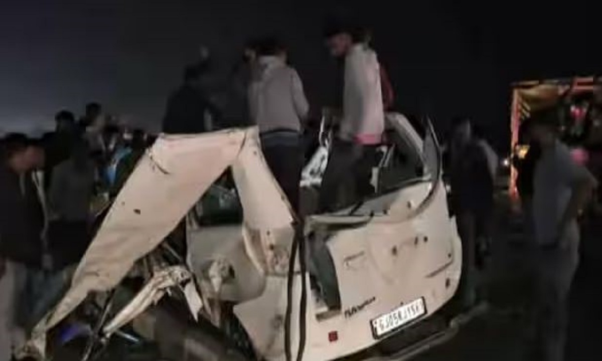 Three killed in horrific accident between car and truck on Ahmedabad Vadodara Express Highway